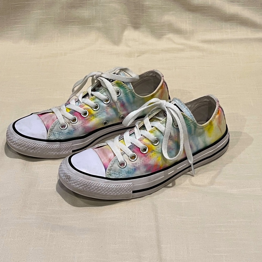 Converse All Star - Women’s tie dye - size 7